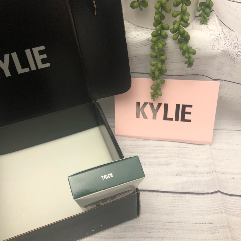 Kylie cosmetics trick lip kit